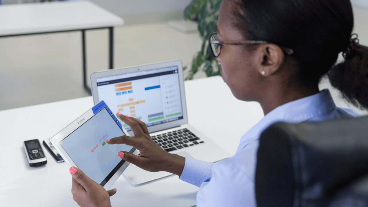 User using guud software on tablet